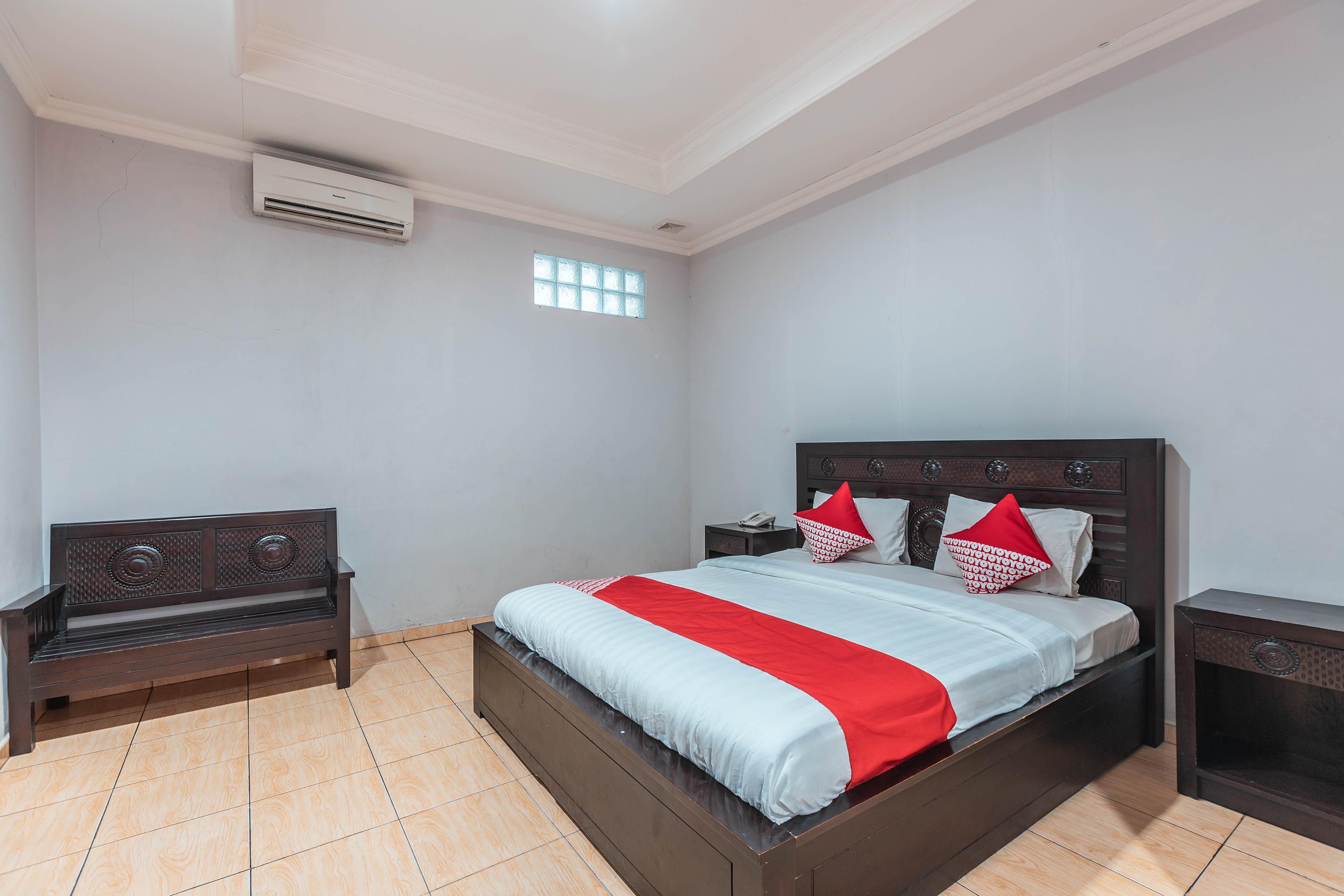 Super Oyo 686 Bunga Karang Hotel Bekasi Exterior foto