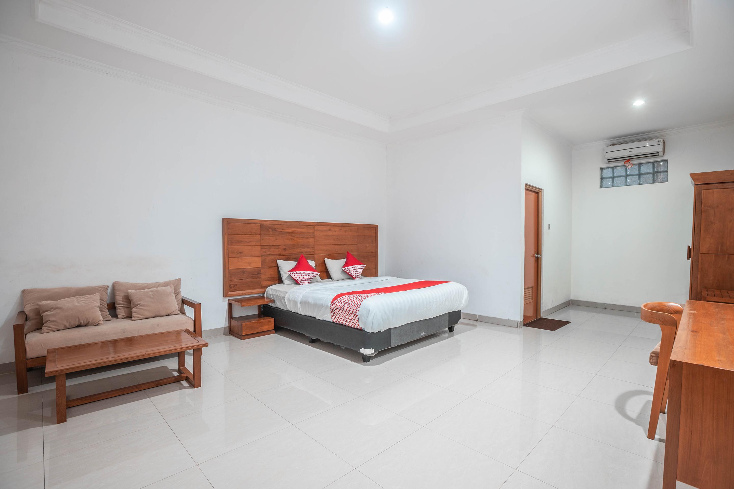 Super Oyo 686 Bunga Karang Hotel Bekasi Exterior foto