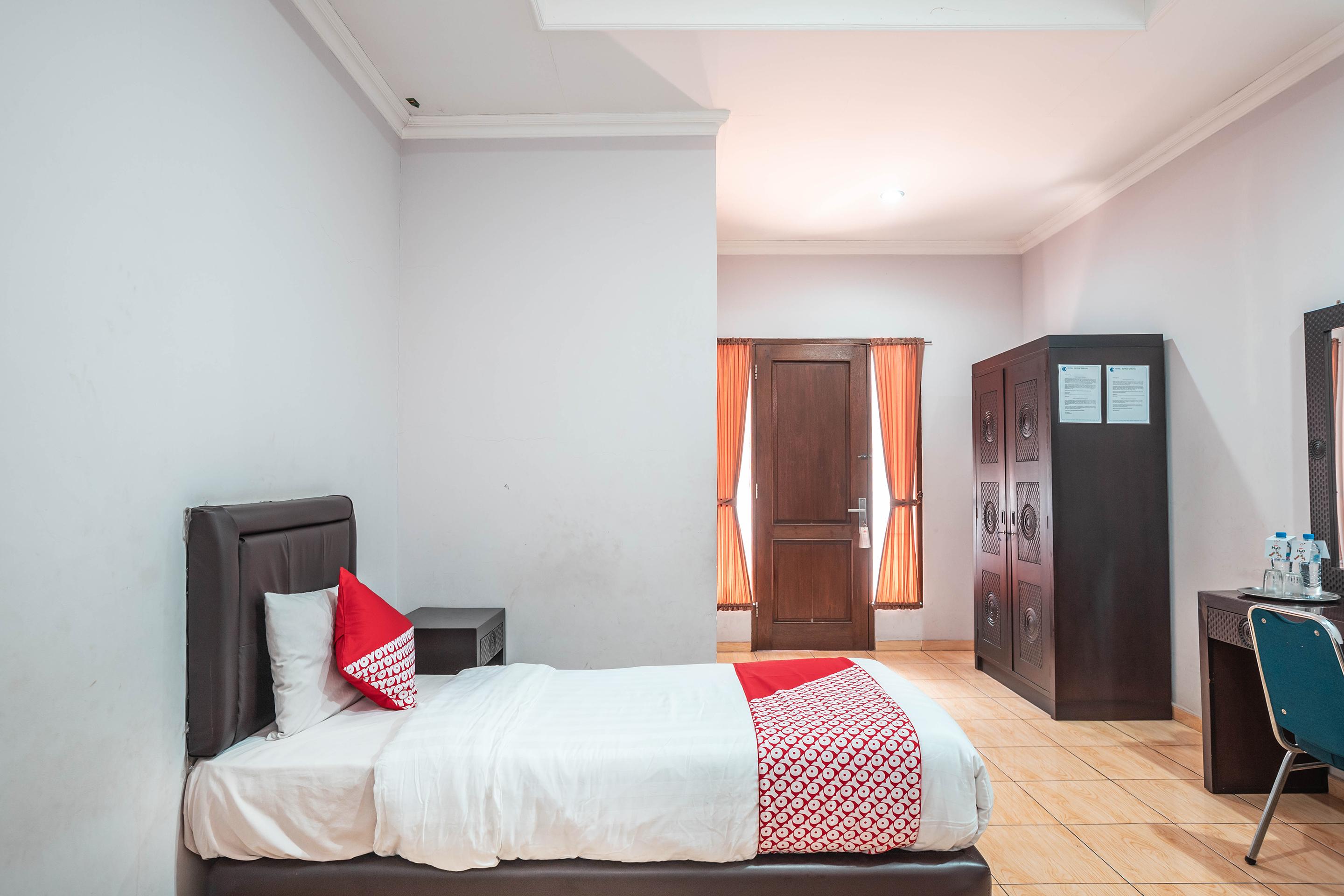 Super Oyo 686 Bunga Karang Hotel Bekasi Exterior foto