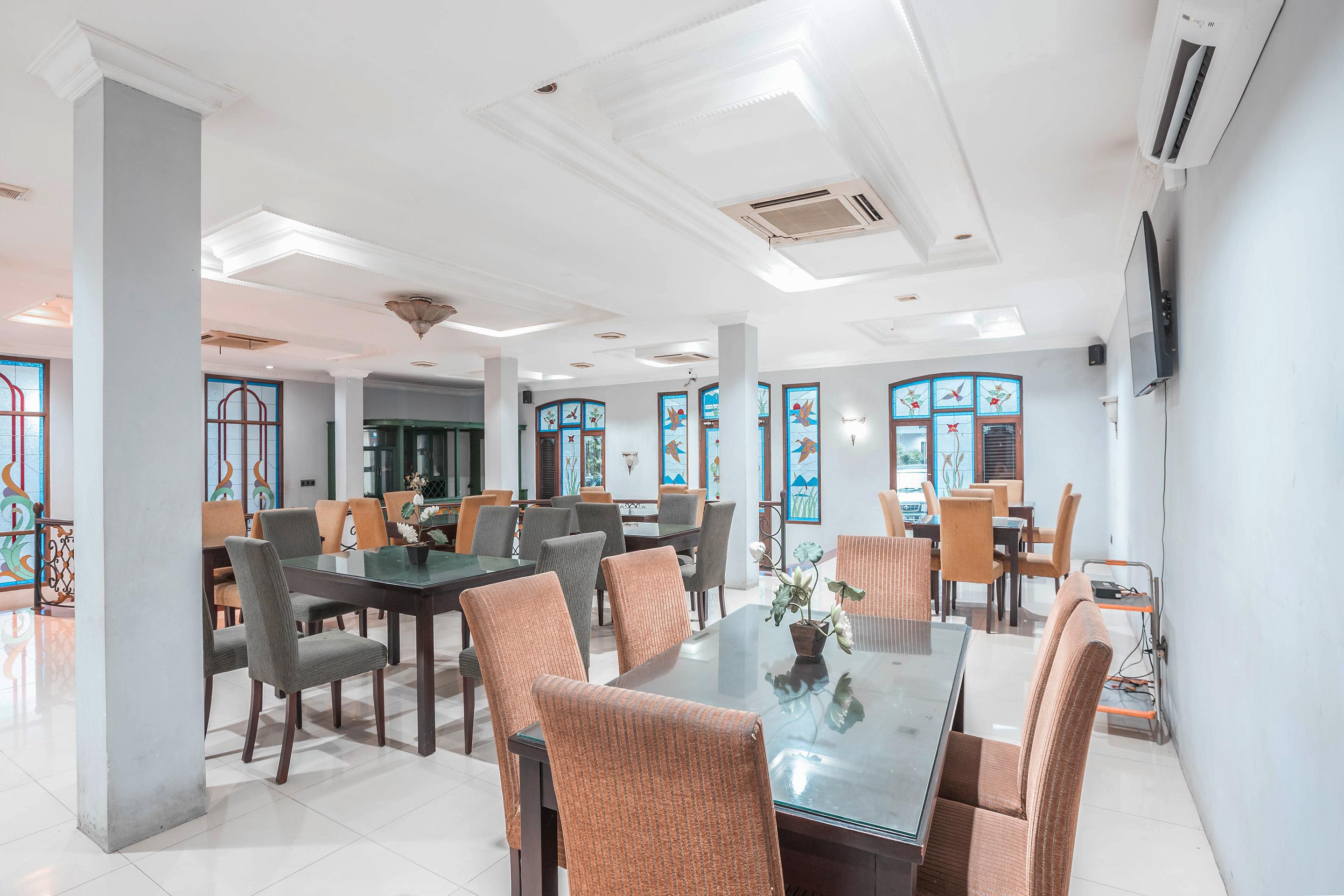 Super Oyo 686 Bunga Karang Hotel Bekasi Exterior foto