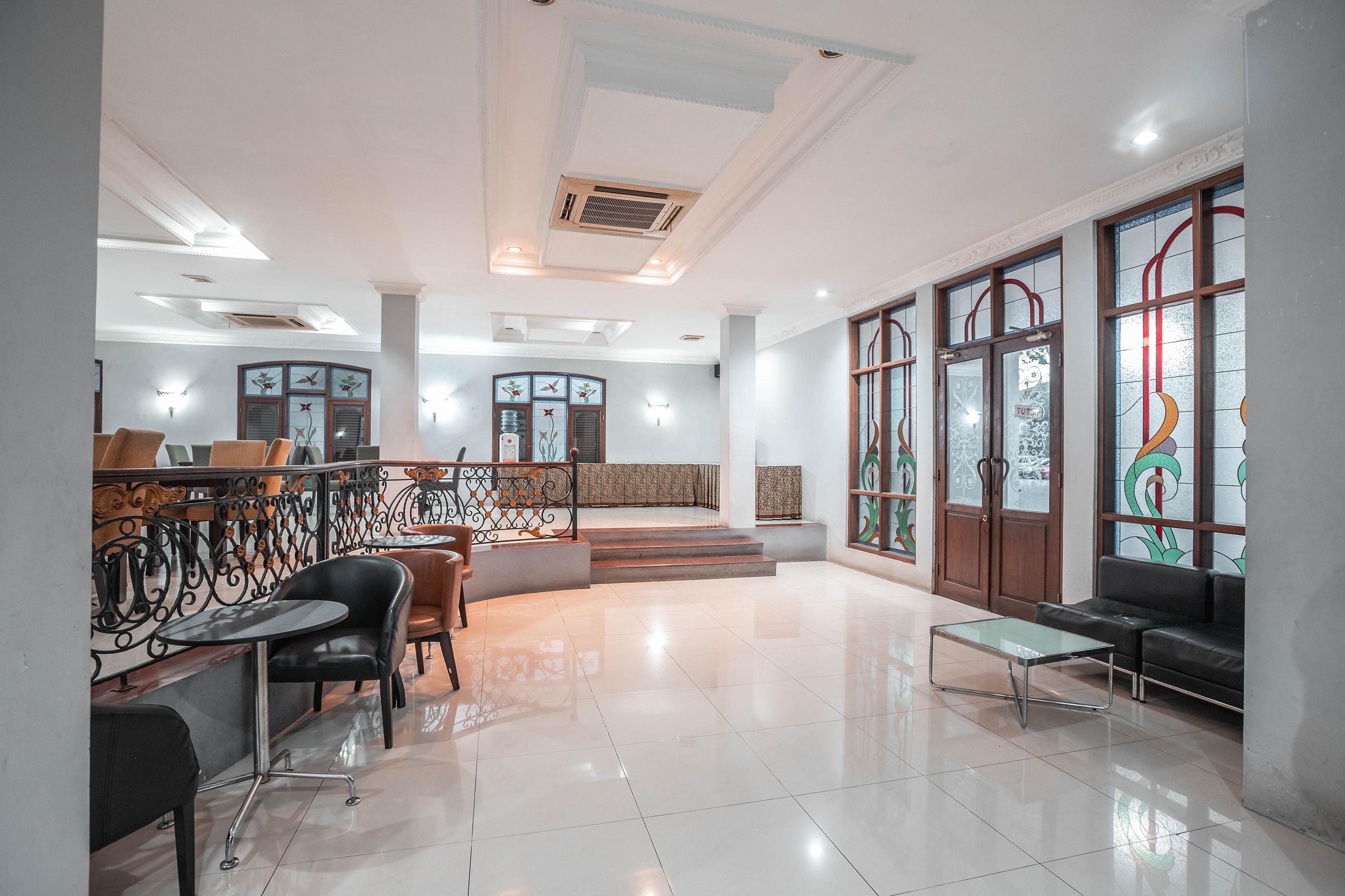 Super Oyo 686 Bunga Karang Hotel Bekasi Exterior foto