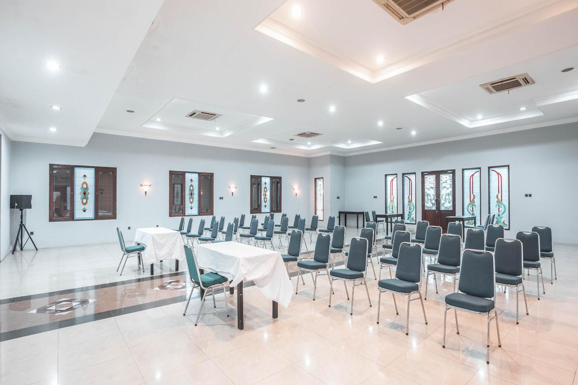Super Oyo 686 Bunga Karang Hotel Bekasi Exterior foto