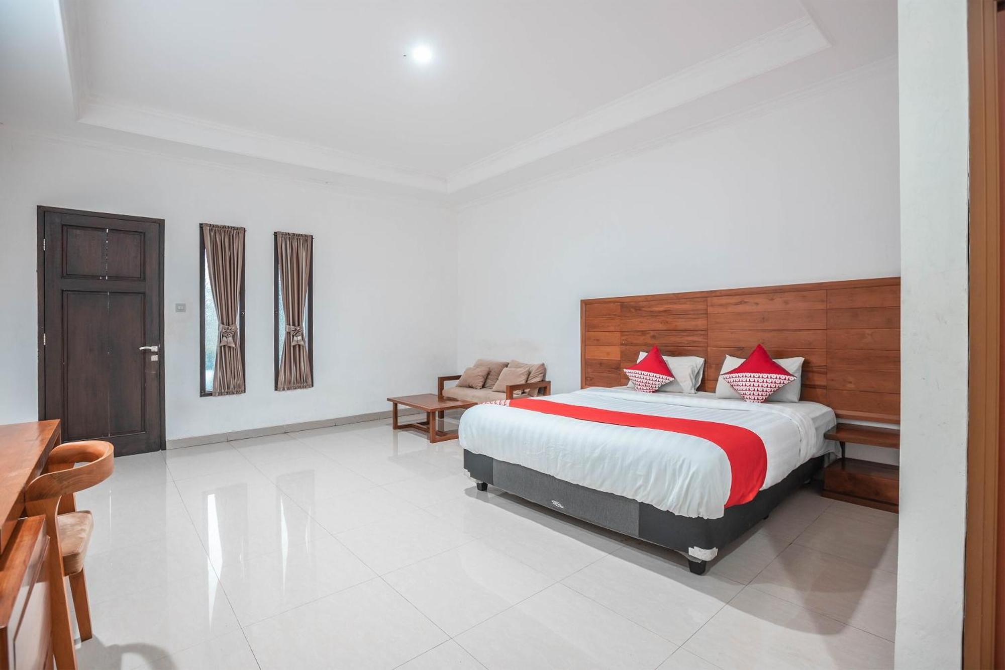 Super Oyo 686 Bunga Karang Hotel Bekasi Exterior foto