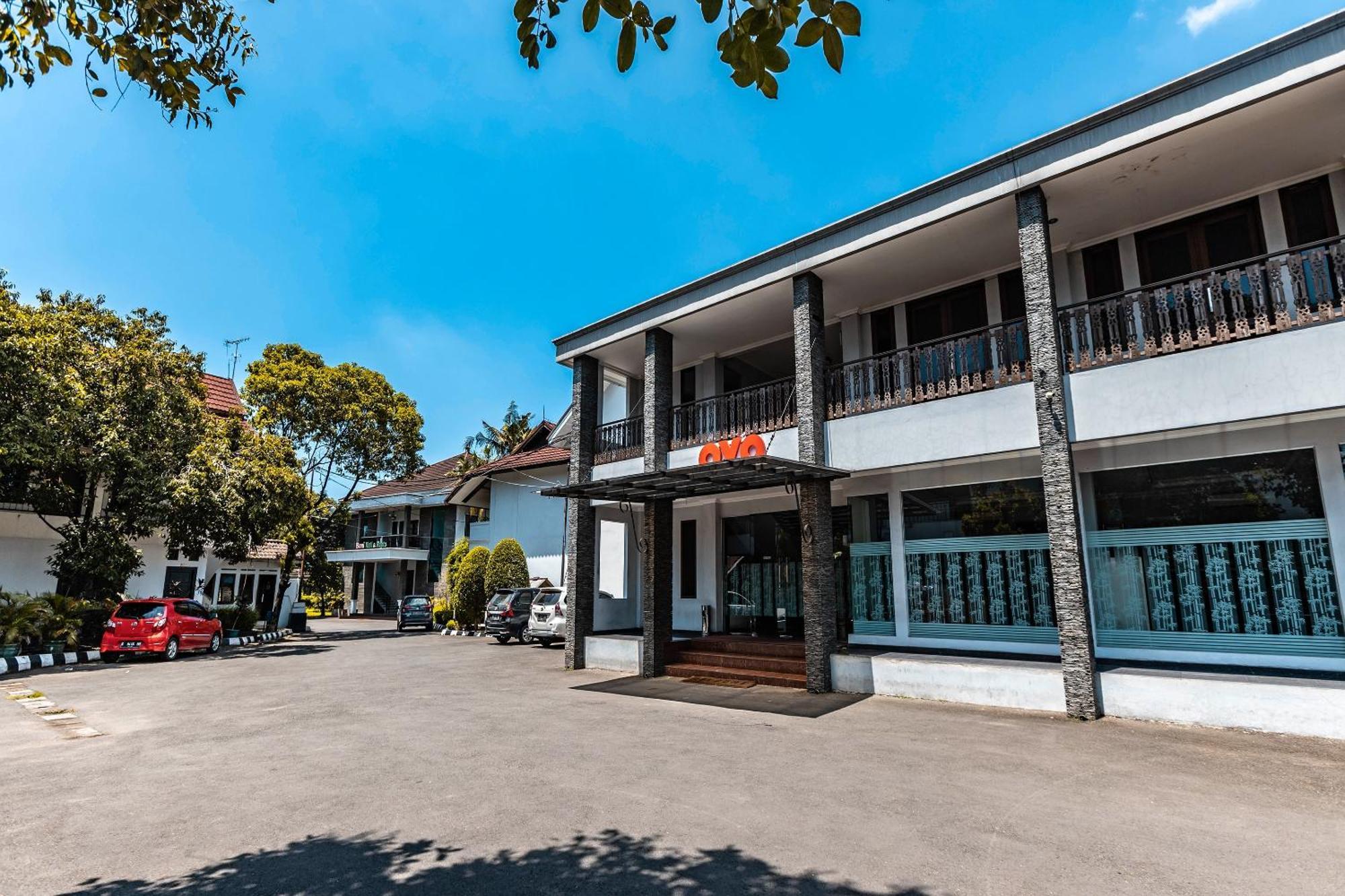 Super Oyo 686 Bunga Karang Hotel Bekasi Exterior foto