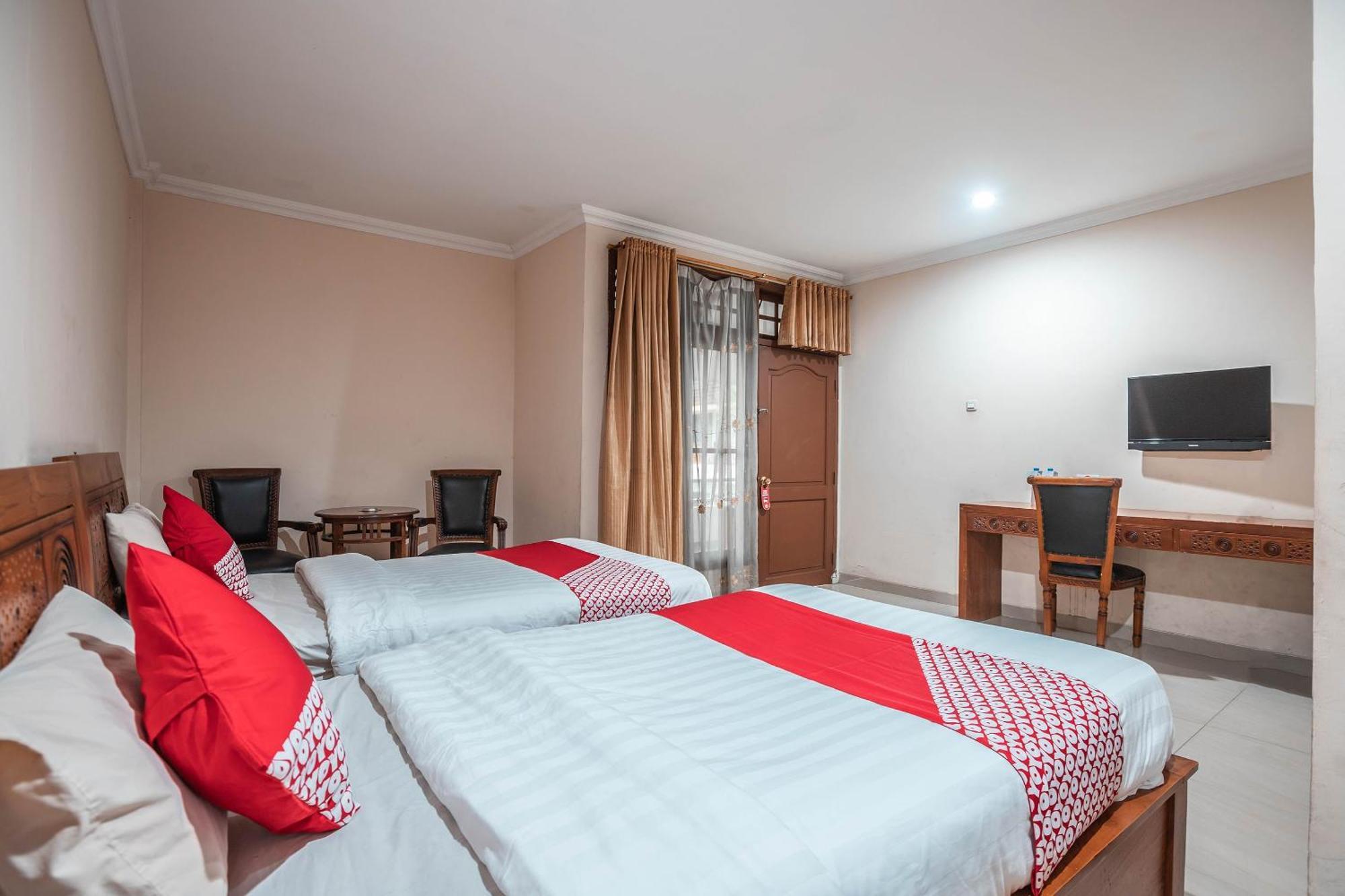 Super Oyo 686 Bunga Karang Hotel Bekasi Exterior foto