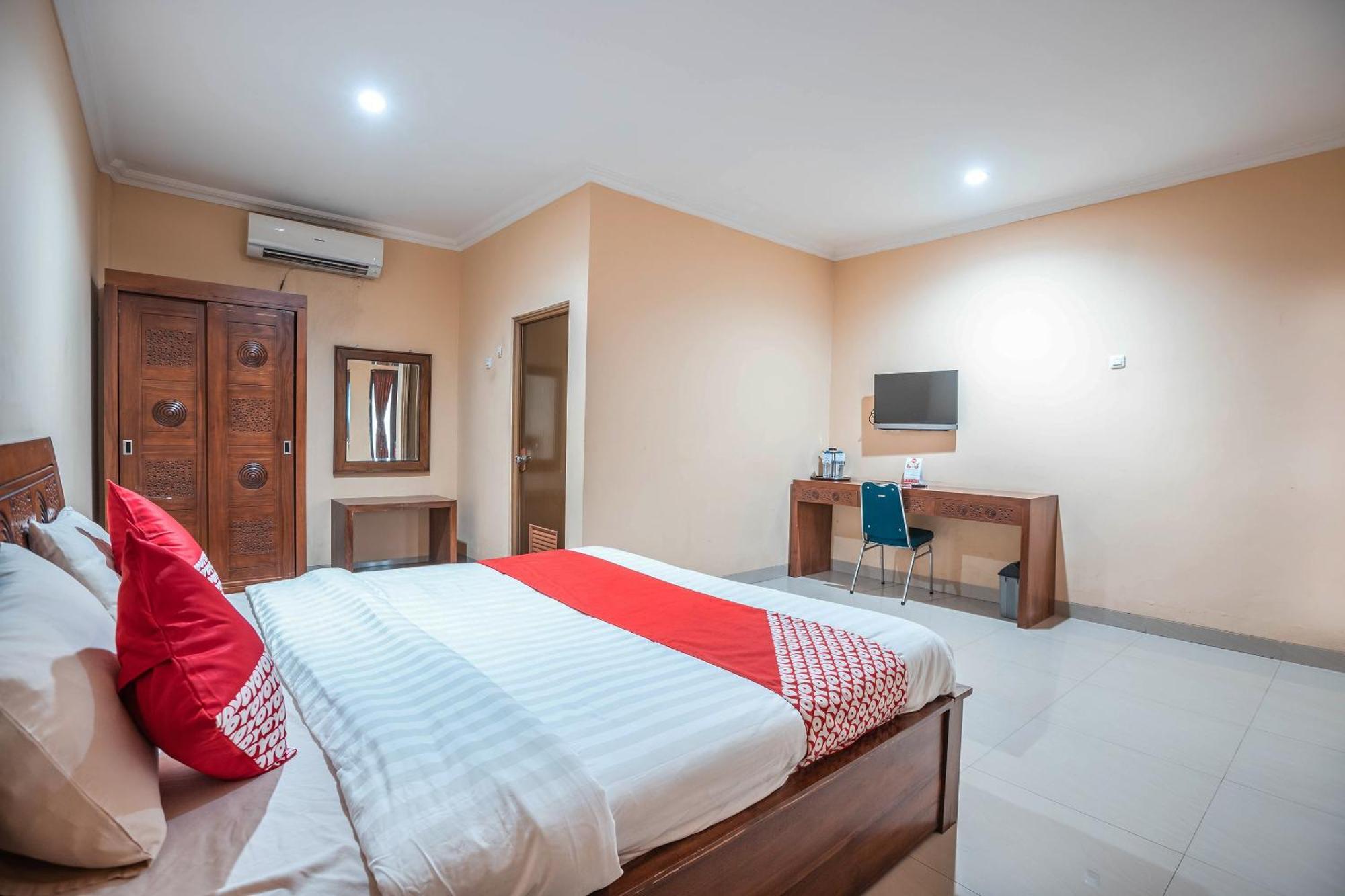 Super Oyo 686 Bunga Karang Hotel Bekasi Exterior foto