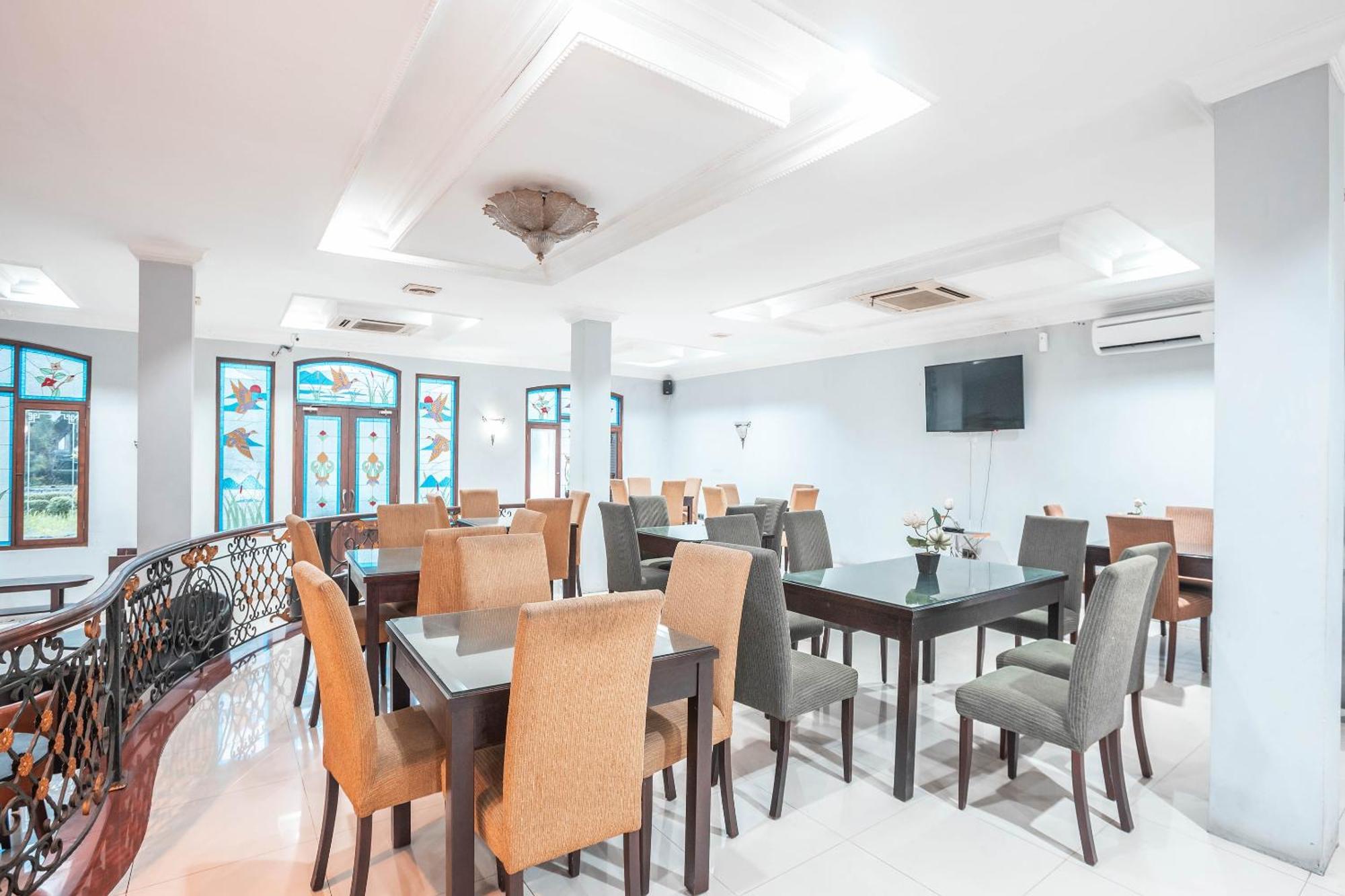 Super Oyo 686 Bunga Karang Hotel Bekasi Exterior foto