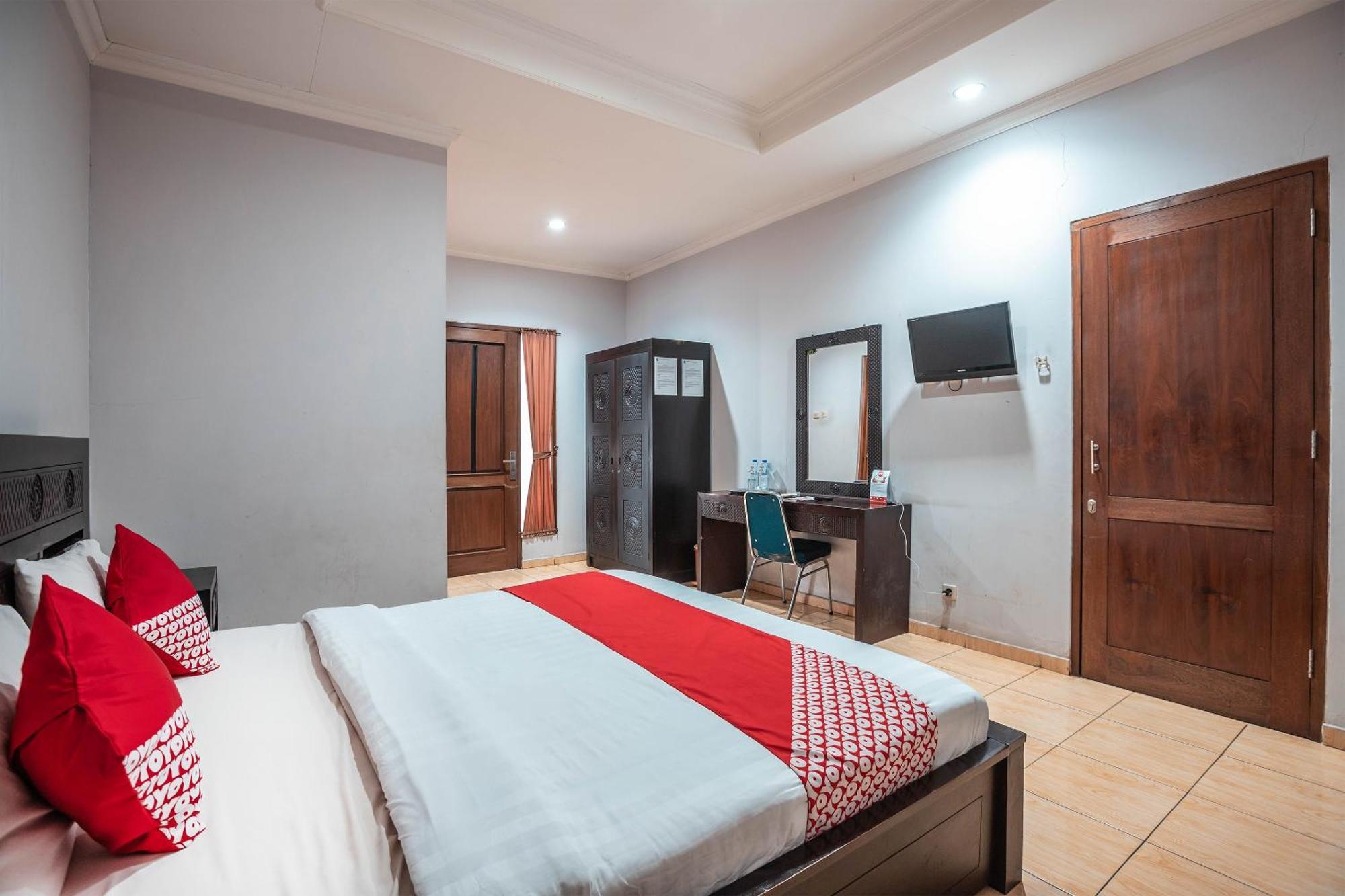 Super Oyo 686 Bunga Karang Hotel Bekasi Exterior foto