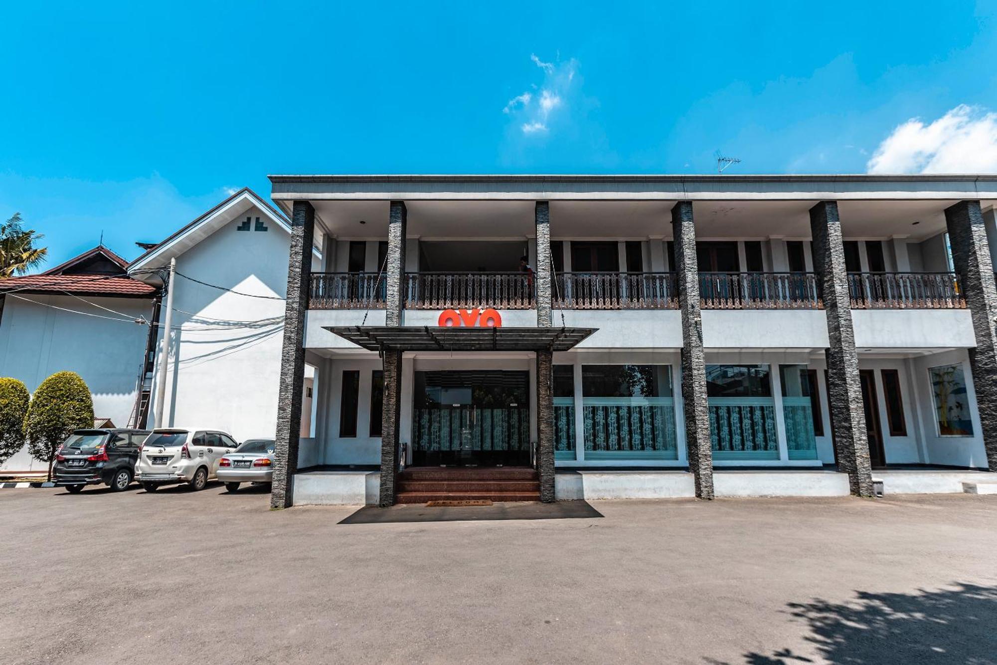 Super Oyo 686 Bunga Karang Hotel Bekasi Exterior foto