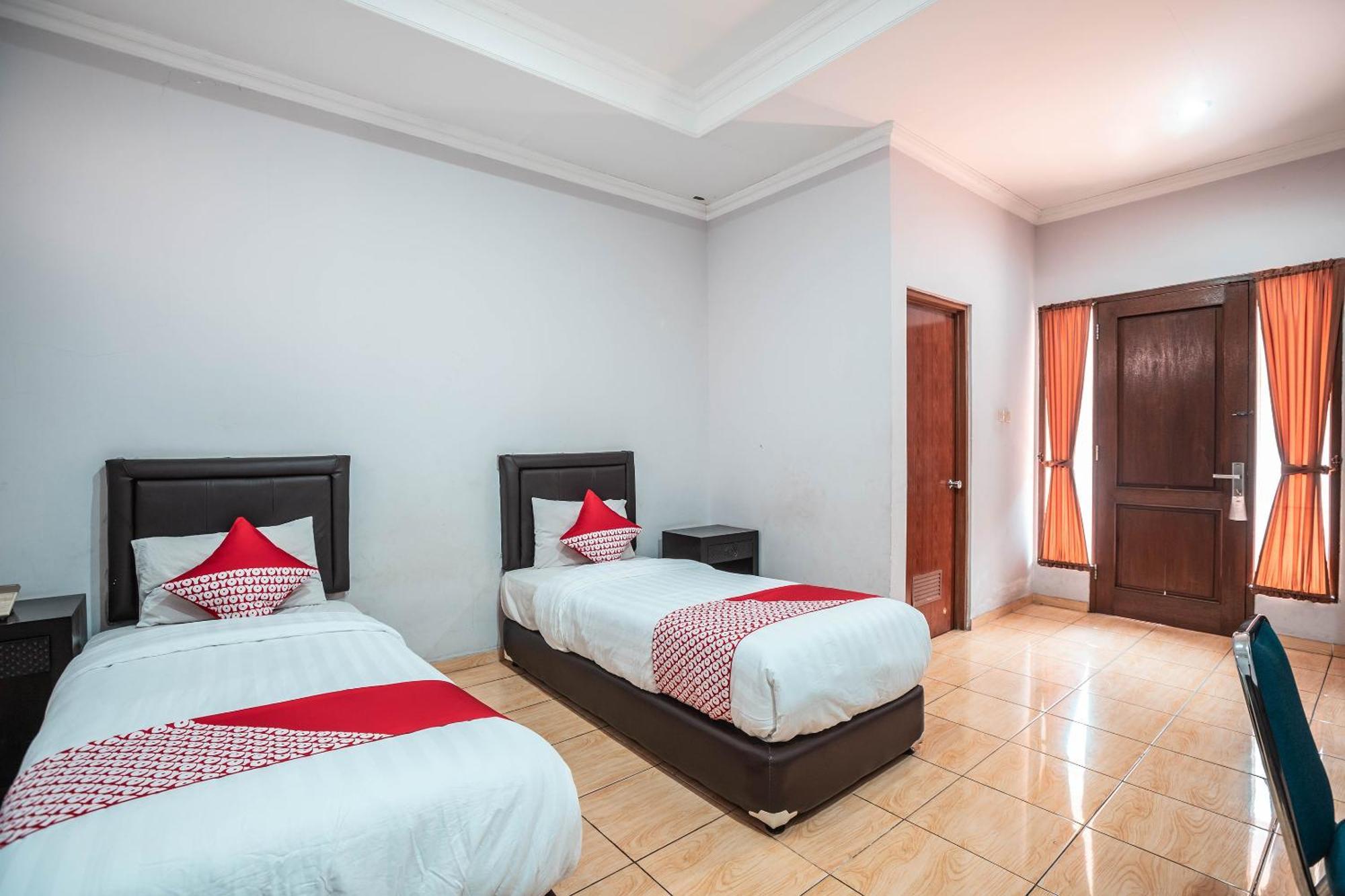 Super Oyo 686 Bunga Karang Hotel Bekasi Exterior foto